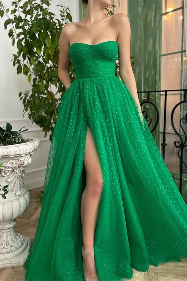 Robe de bal glamour en tulle vert avec décolleté en cœur et fente haute