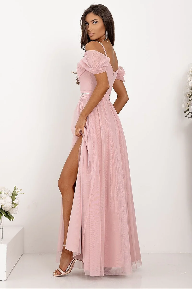 Robe longue rose poudrée épaules dénudées