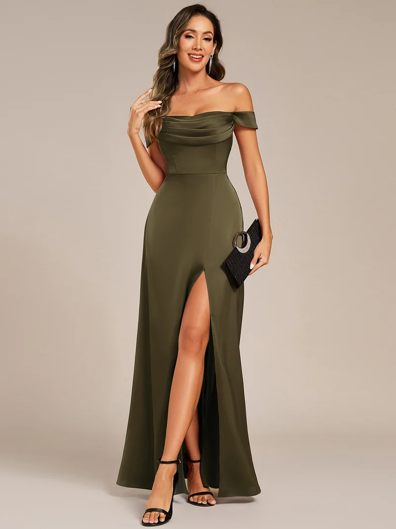 Robe de soirée longue en satin à épaules dénudées et manches courtes