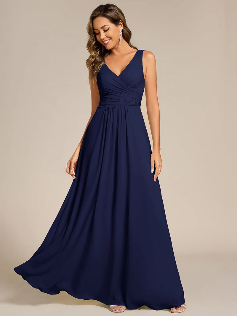 Robe de soirée longue en mousseline plissée sans bretelles à col en V