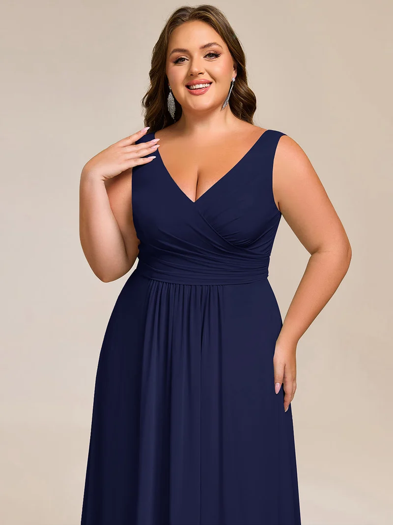 Robe de soirée longue en mousseline plissée sans bretelles à col en V