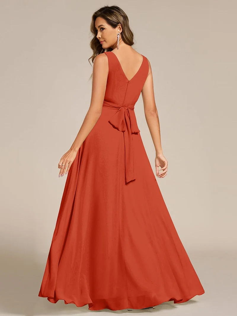 Robe de soirée longue en mousseline plissée sans bretelles à col en V