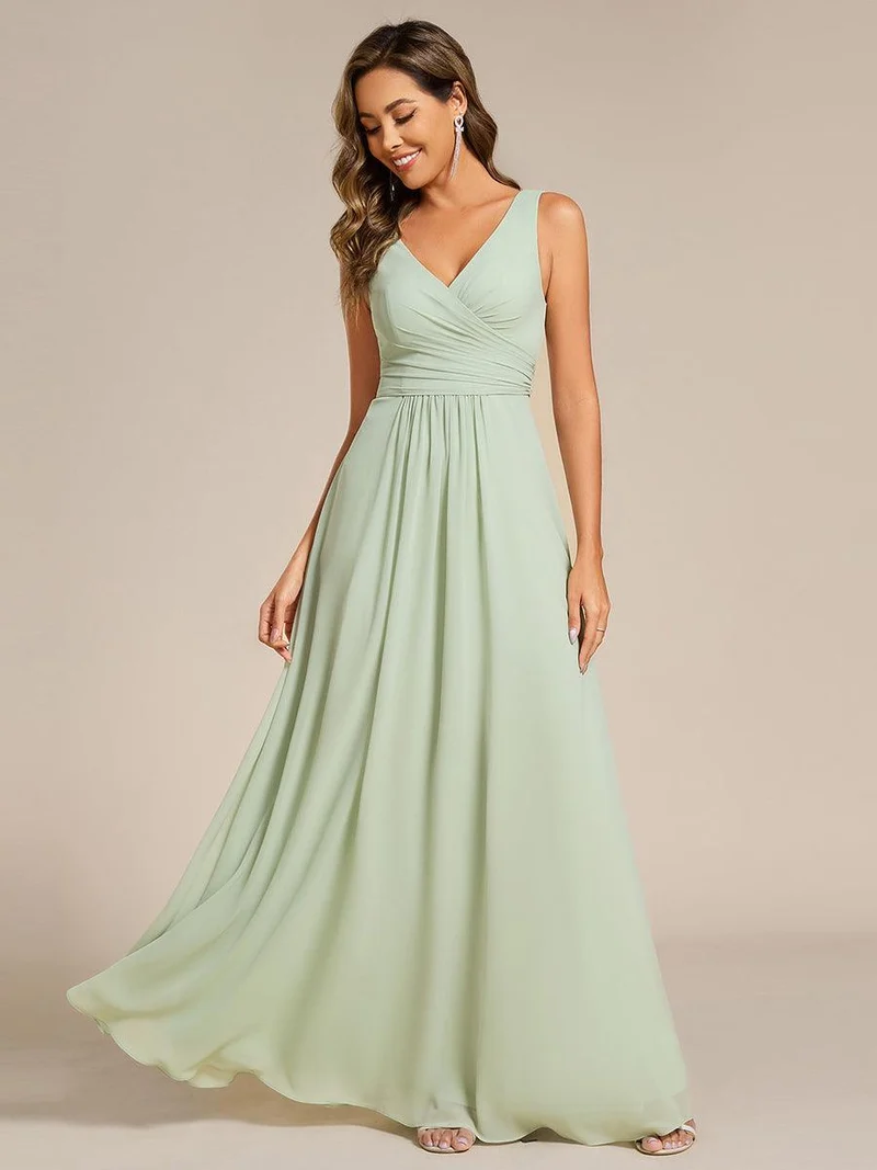 Robe de soirée longue en mousseline plissée sans bretelles à col en V