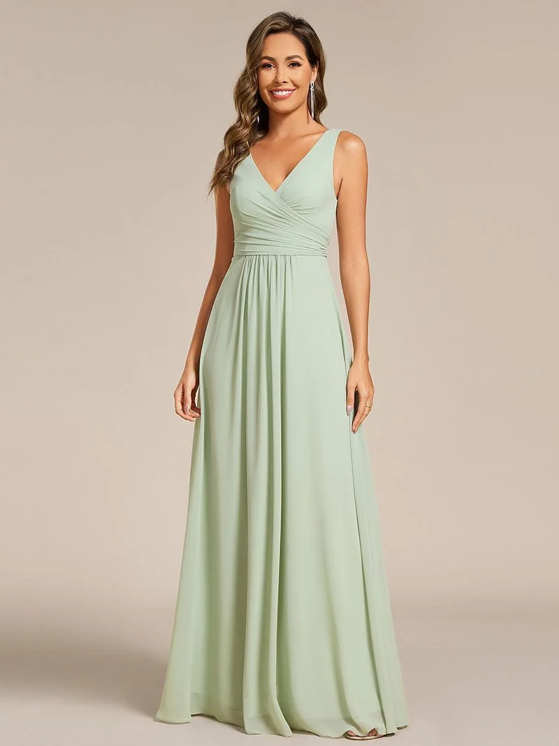 Robe de soirée longue en mousseline plissée sans bretelles à col en V
