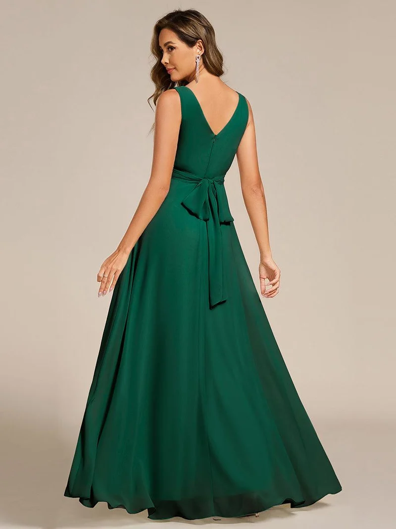 Robe de soirée longue en mousseline plissée sans bretelles à col en V