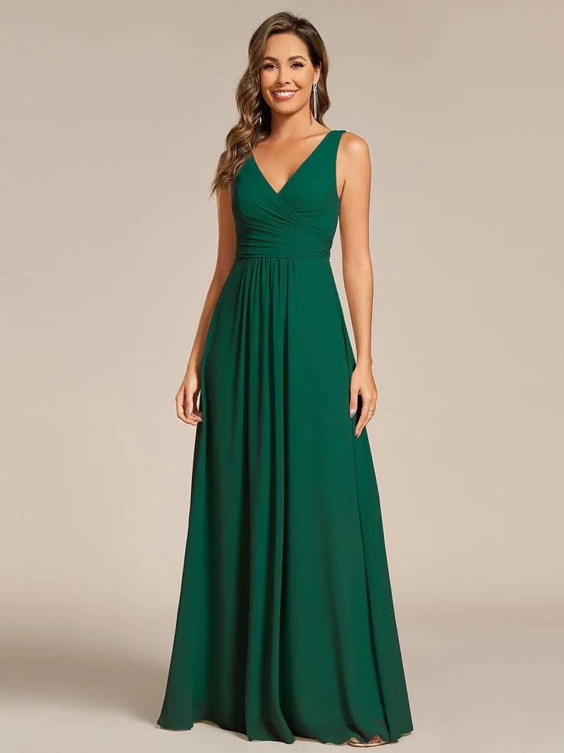Robe de soirée longue en mousseline plissée sans bretelles à col en V