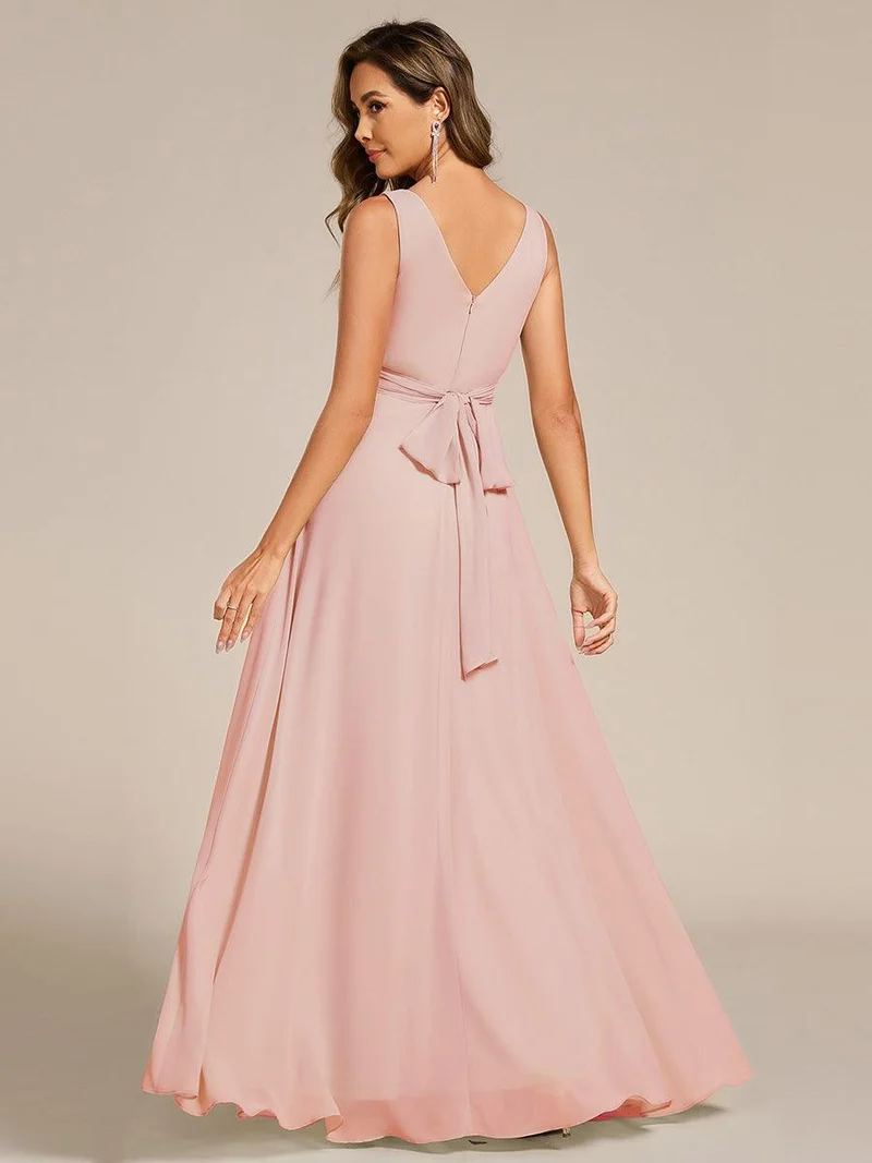 Robe de soirée longue en mousseline plissée sans bretelles à col en V