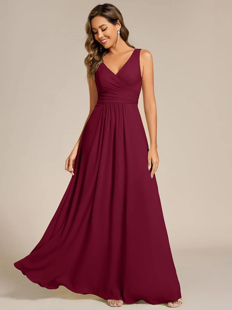 Robe de soirée longue en mousseline plissée sans bretelles à col en V