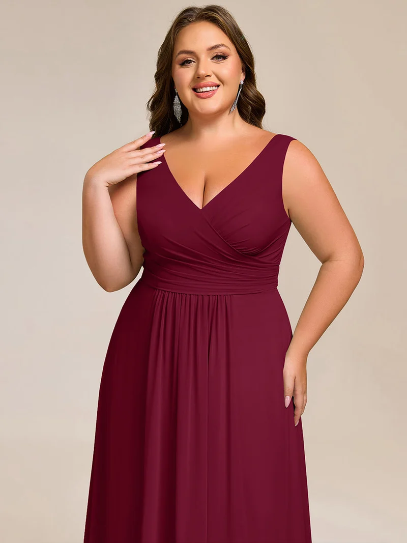 Robe de soirée longue en mousseline plissée sans bretelles à col en V