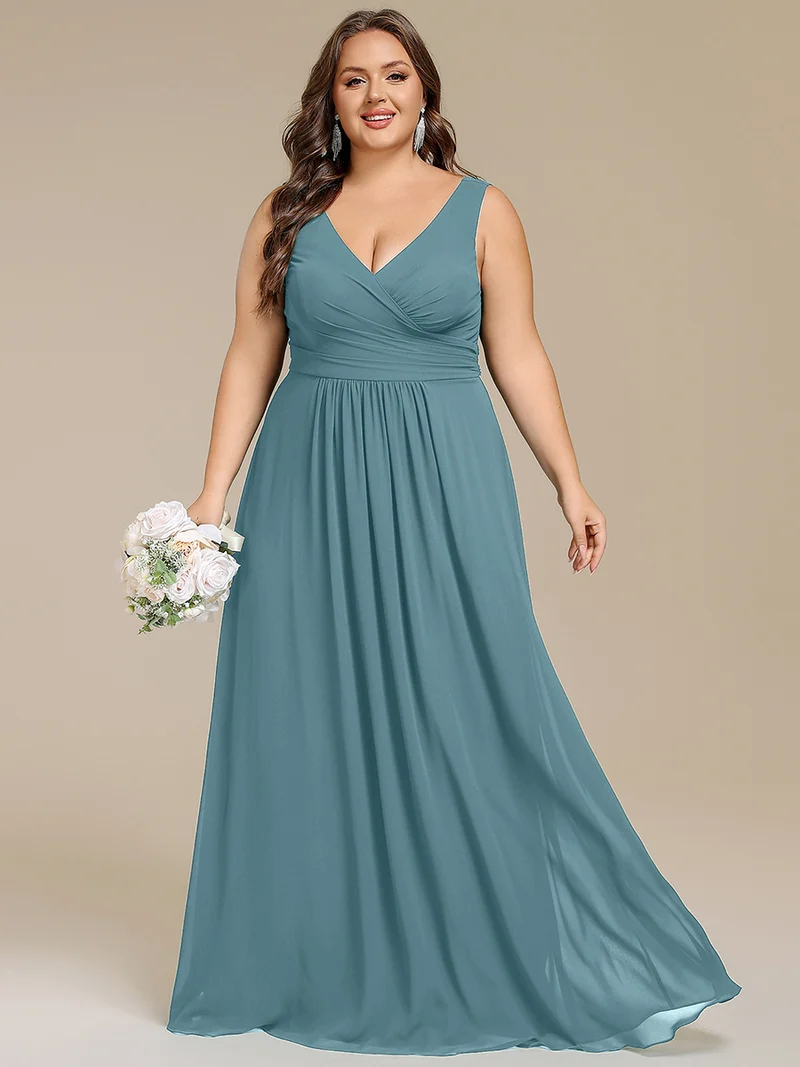 Robe de soirée longue en mousseline plissée sans bretelles à col en V