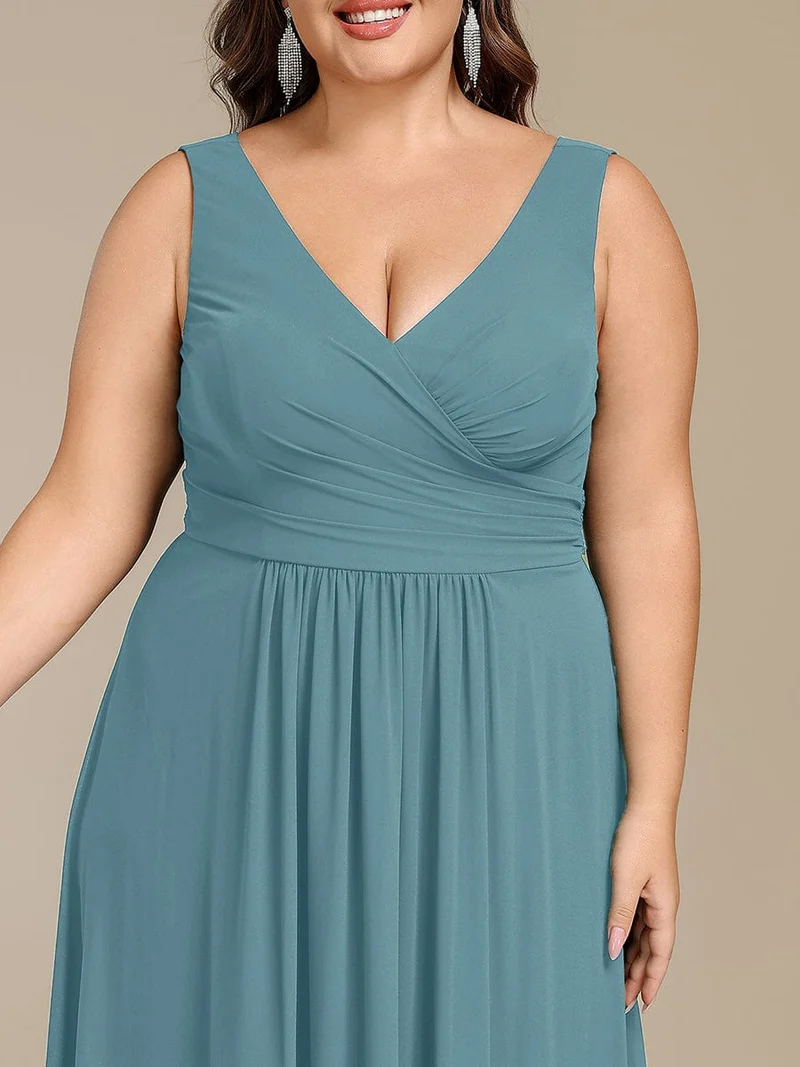 Robe de soirée longue en mousseline plissée sans bretelles à col en V