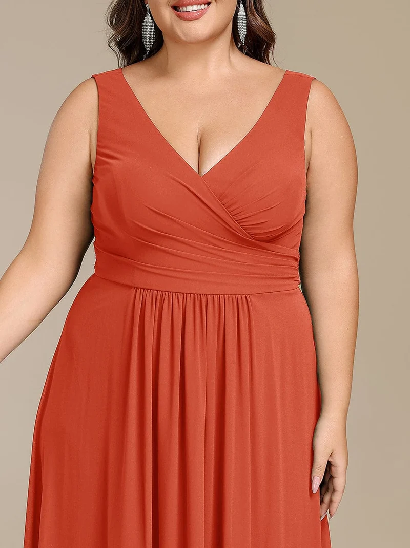 Robe de soirée longue en mousseline plissée sans bretelles à col en V