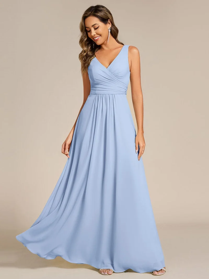 Robe de soirée longue en mousseline plissée sans bretelles à col en V