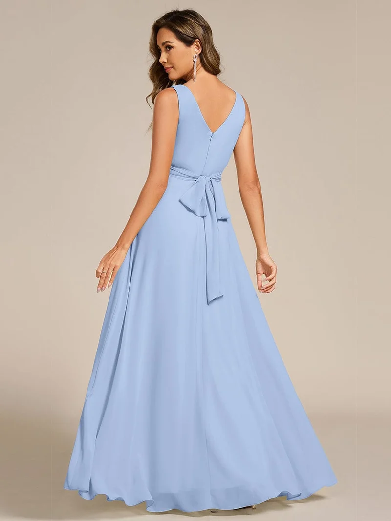 Robe de soirée longue en mousseline plissée sans bretelles à col en V