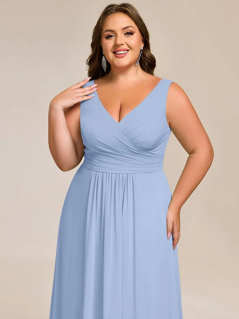 Robe de soirée longue en mousseline plissée sans bretelles à col en V