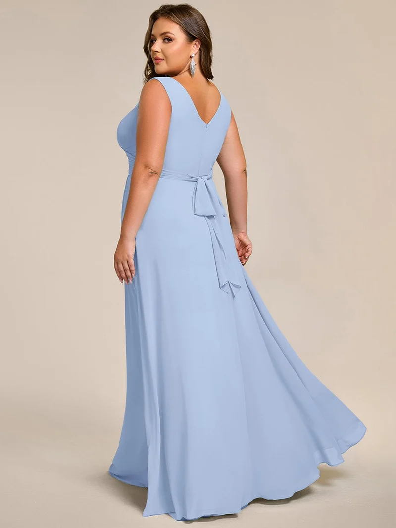 Robe de soirée longue en mousseline plissée sans bretelles à col en V