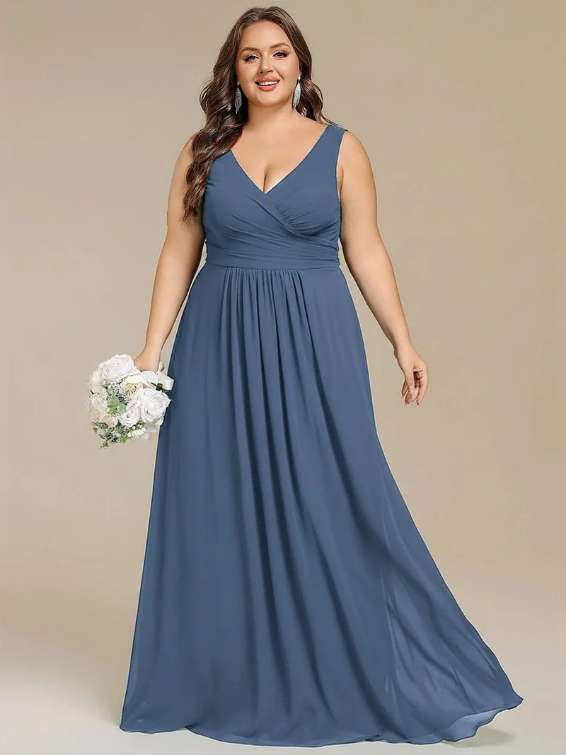 Robe de soirée longue en mousseline plissée sans bretelles à col en V