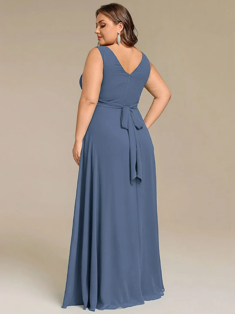 Robe de soirée longue en mousseline plissée sans bretelles à col en V