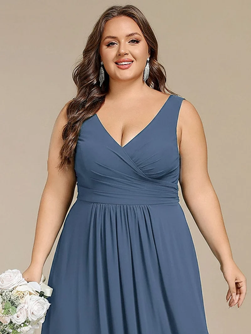Robe de soirée longue en mousseline plissée sans bretelles à col en V