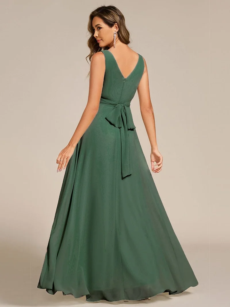 Robe de soirée longue en mousseline plissée sans bretelles à col en V