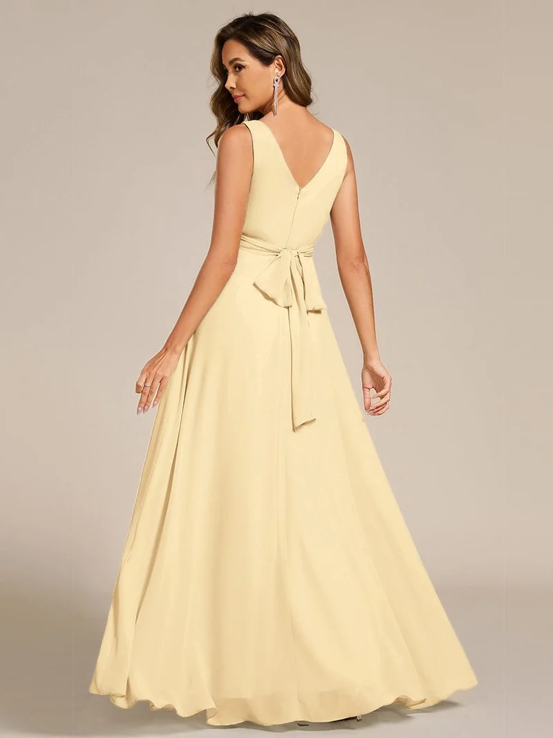 Robe de soirée longue en mousseline plissée sans bretelles à col en V