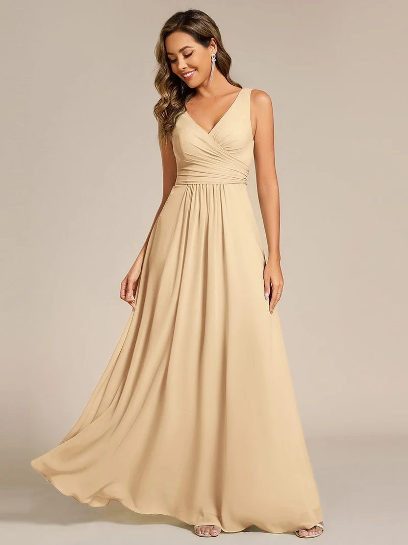 Robe de soirée longue en mousseline plissée sans bretelles à col en V