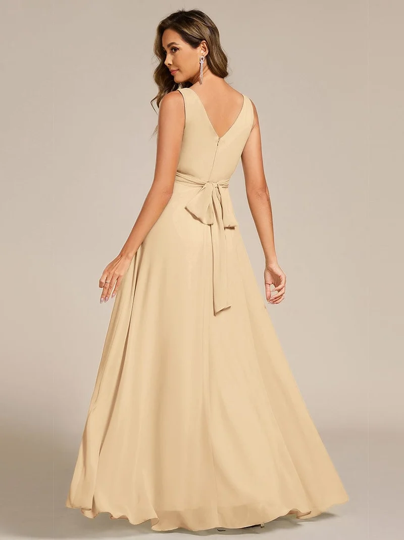 Robe de soirée longue en mousseline plissée sans bretelles à col en V