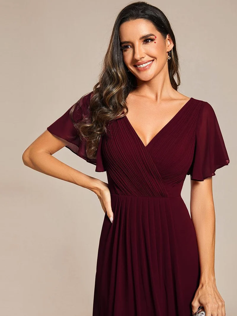 ever FAYE|Robe d'invitée de mariage chic à avec col en V et à manches courtes