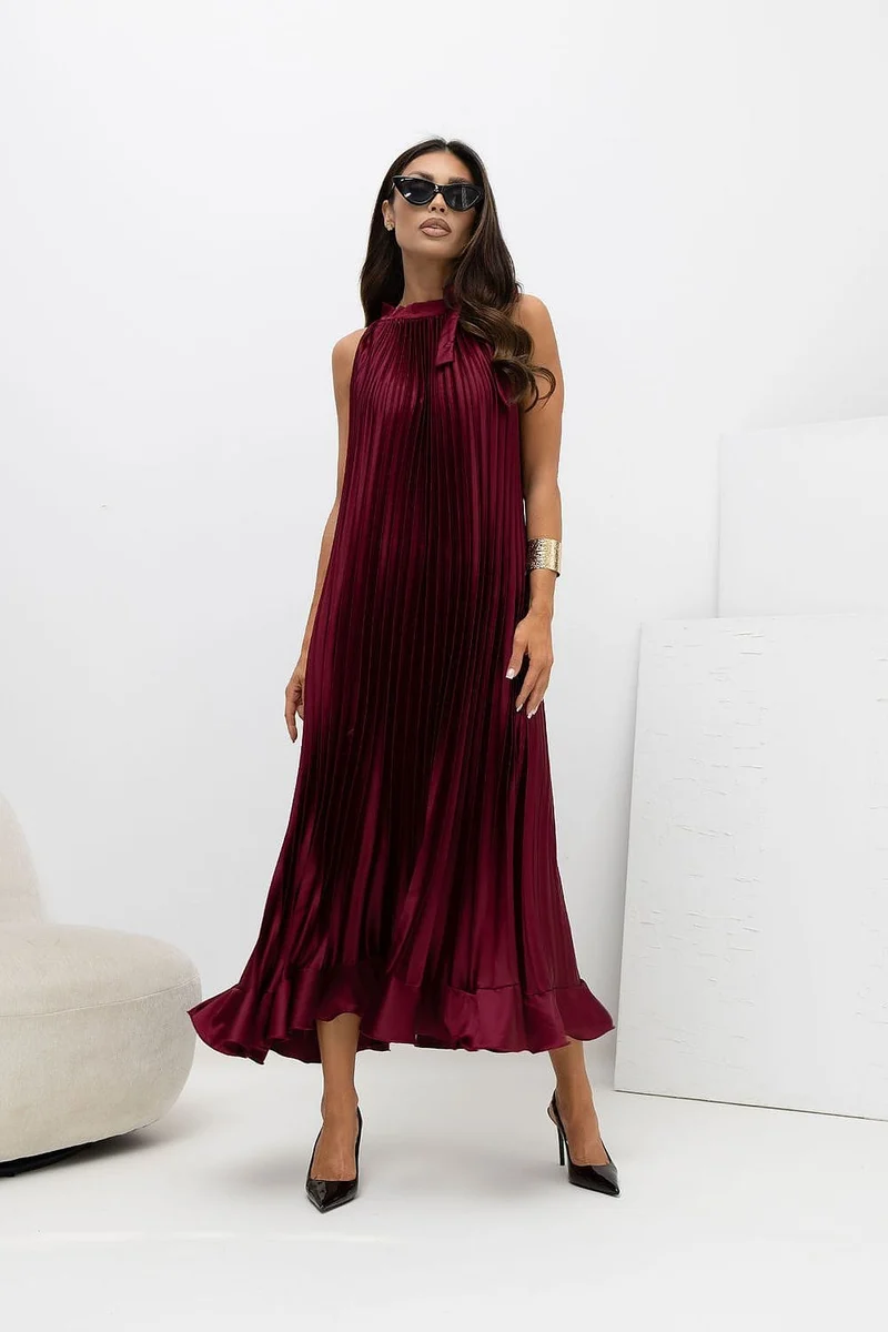 Robe longue plissée bordeaux sans manches