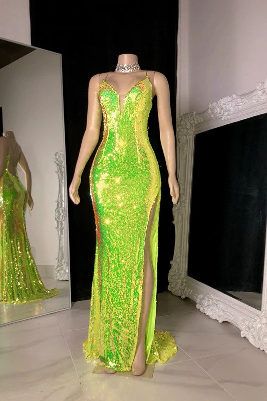Robe de bal vert clair à sequins, décolleté en V et fente sur la cuisse