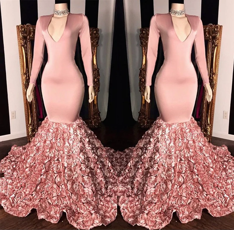 Robe de bal sirène élégante à col en V et manches longues avec bas fleuri