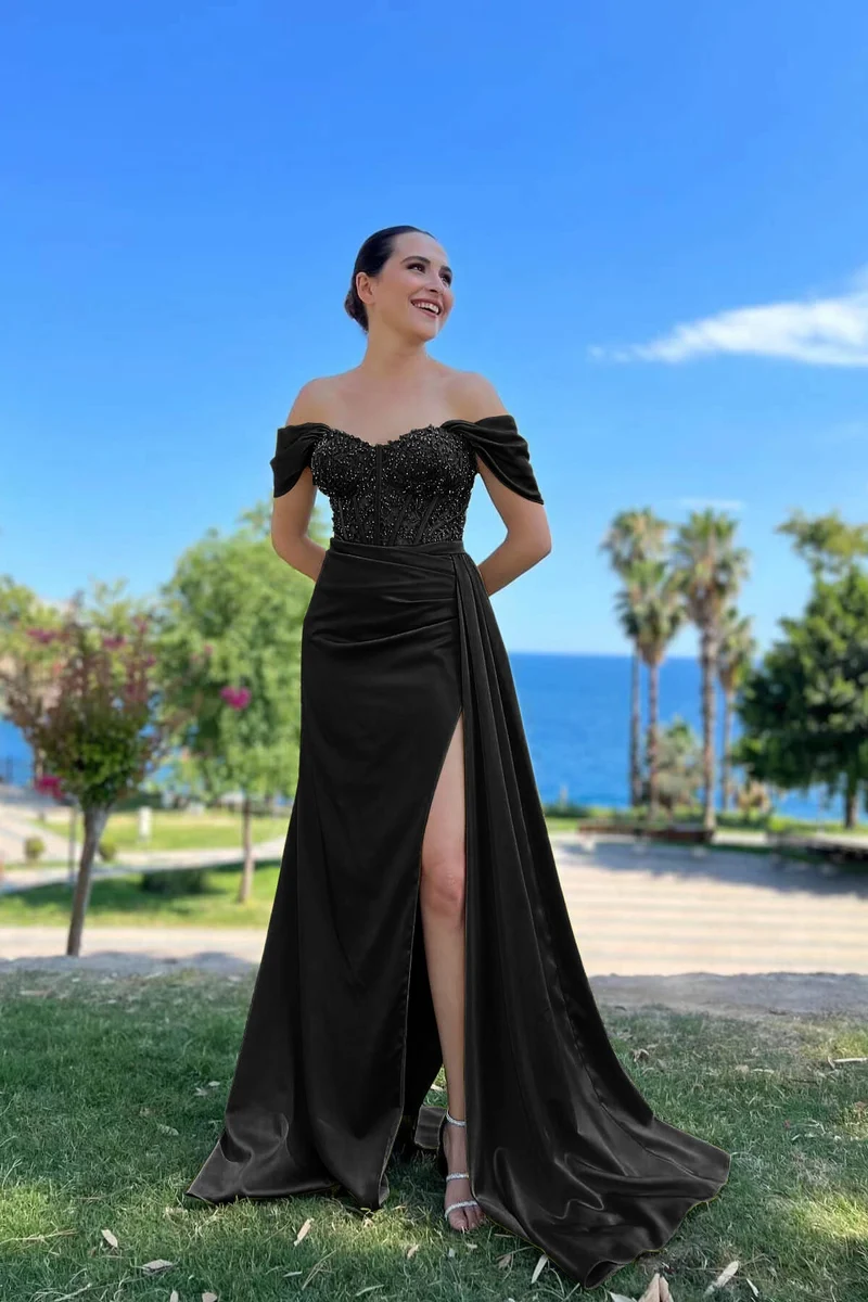 Robe de bal sirène à épaules dénudées et perles avec fente sur le devant