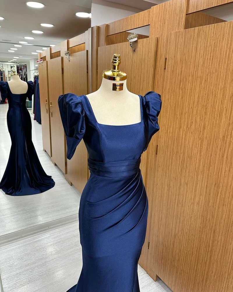 Robe de bal sirène bleu roi avec manches bouffantes et fente sur la cuisse