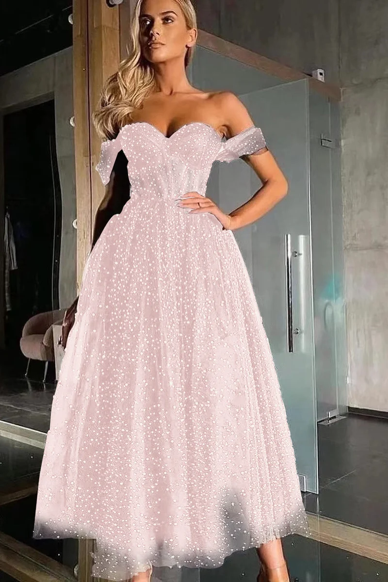 Robe de bal élégante noire en tulle à épaules dénudées et perles