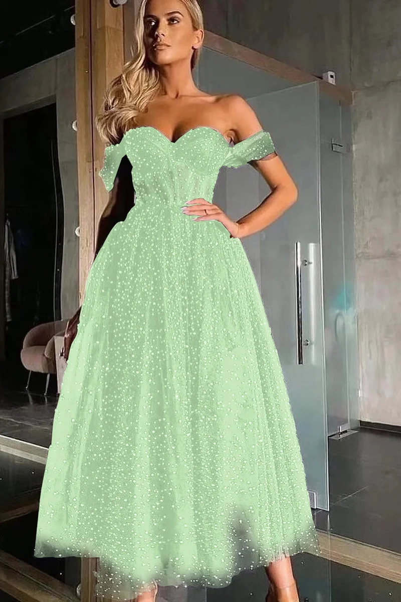 Robe de bal élégante noire en tulle à épaules dénudées et perles