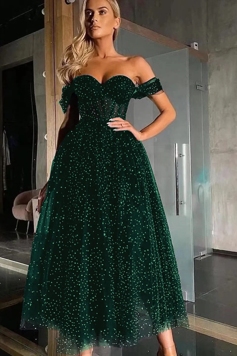 Robe de bal élégante noire en tulle à épaules dénudées et perles