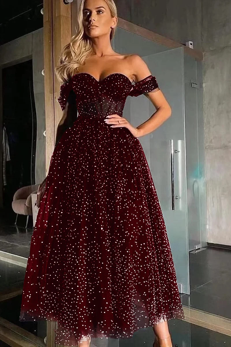 Robe de bal élégante noire en tulle à épaules dénudées et perles