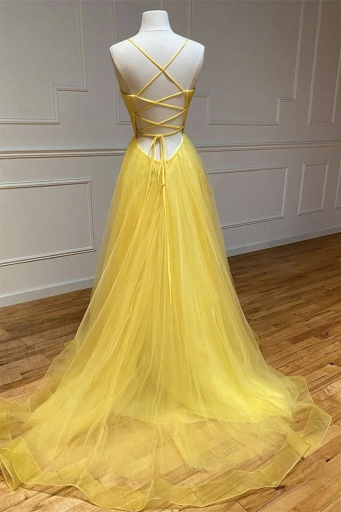 Robe de bal élégante en tulle jaune à bretelles spaghetti et dos ficelle