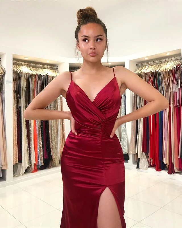 Robe de bal bordeaux à bretelles spaghetti et fente élégante
