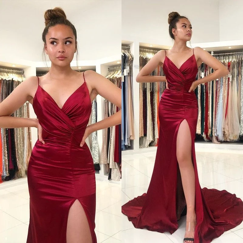 Robe de bal bordeaux à bretelles spaghetti et fente élégante