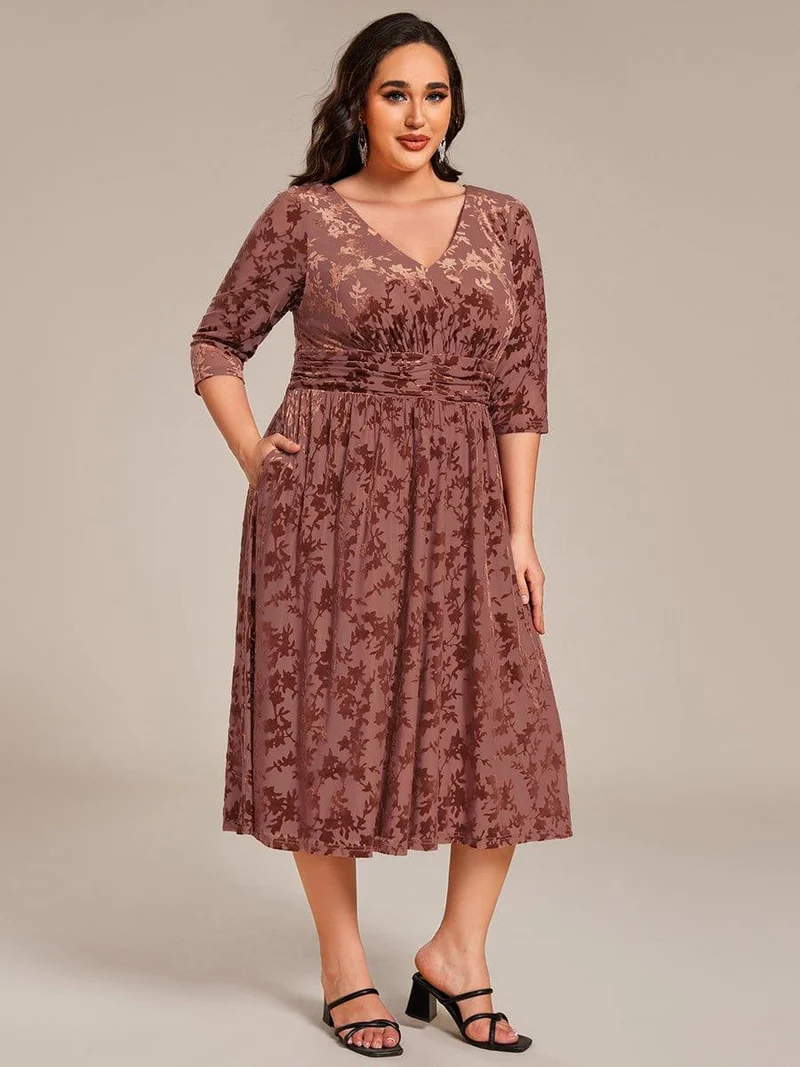 pretty NYRA|Robe d'invitée de mariage en velours fleuri à manches 3/4 grande taille