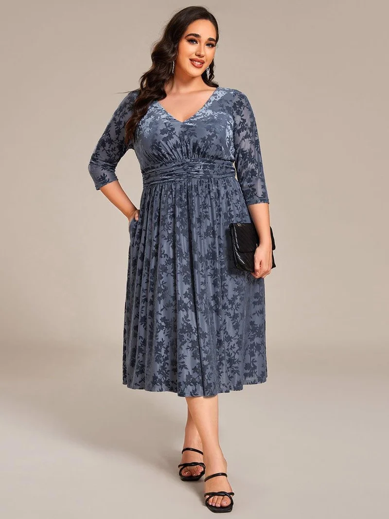 pretty NYRA|Robe d'invitée de mariage en velours fleuri à manches 3/4 grande taille