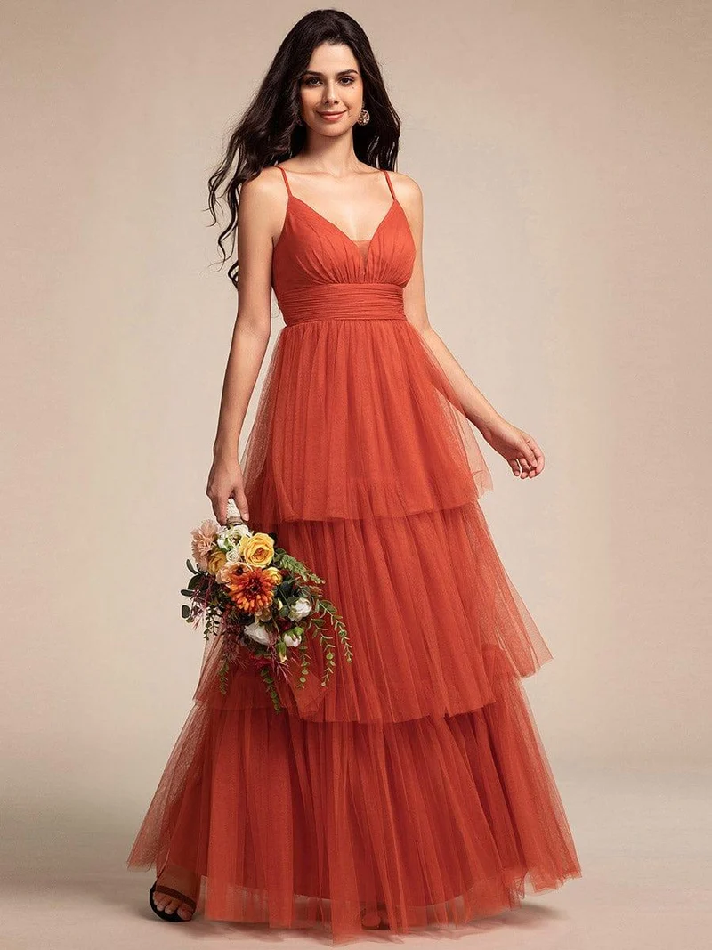 Robe longue de demoiselle d'honneur à bretelles spaghetti à plusieurs niveaux