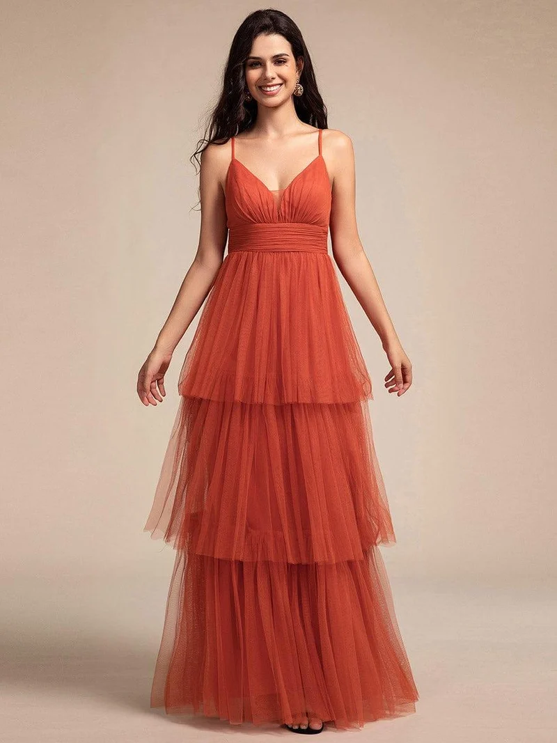 Robe longue de demoiselle d'honneur à bretelles spaghetti à plusieurs niveaux