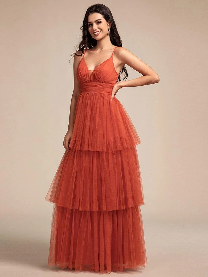 Robe longue de demoiselle d'honneur à bretelles spaghetti à plusieurs niveaux