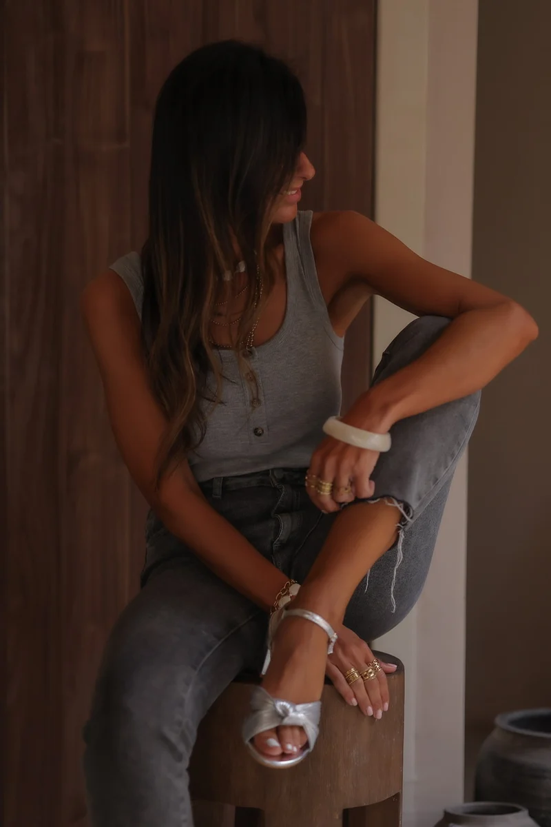 Top Indra gris