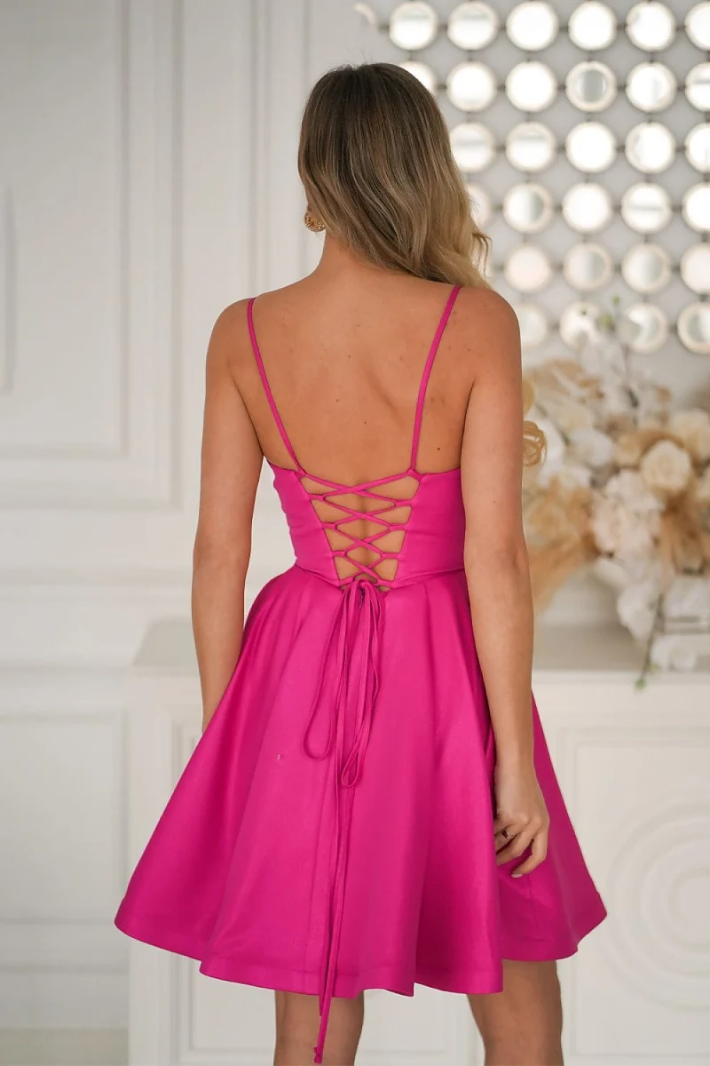 Robe évasée rose courte à bretelles