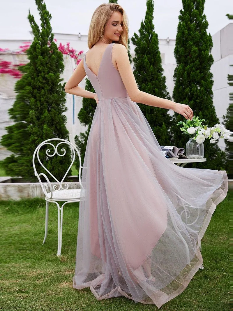 Robe de soirée en tulle avec appliques brodées sans manches col en V coupe haute et basse