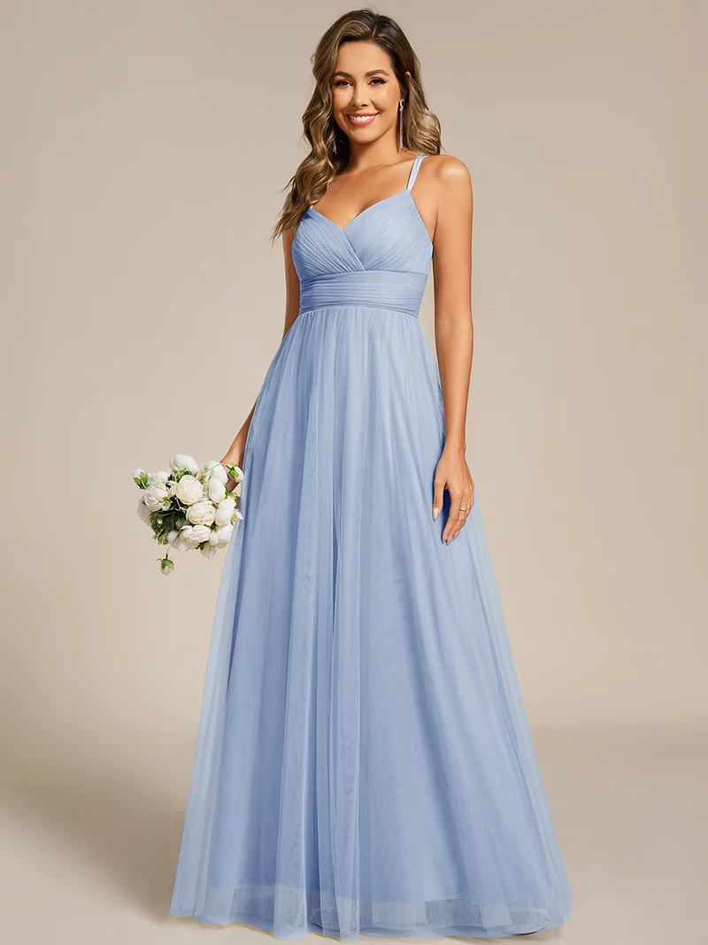 Robe de demoiselle d'honneur en tulle plissée sans manches à col en V et bretelles croisées au dos en dentelle