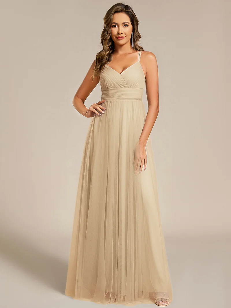 Robe de demoiselle d'honneur en tulle plissée sans manches à col en V et bretelles croisées au dos en dentelle